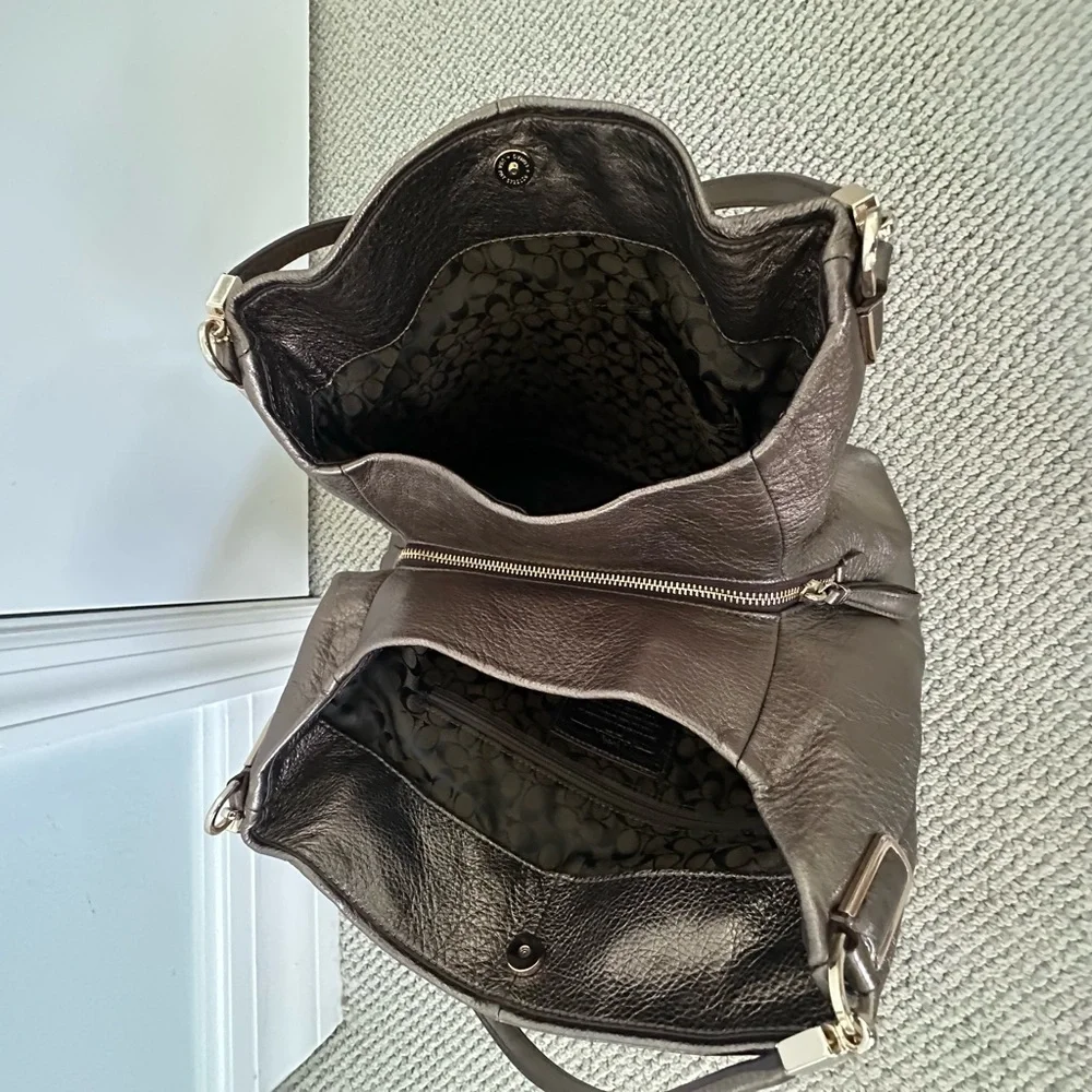 Coach - top handle 3 pocket- Vintage - lt.bronze w.gold accent - Picture 3 of 5